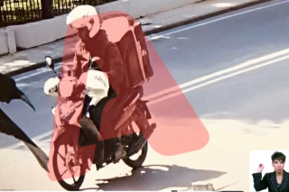 Δίωξη για κακούργημα στον διανομέα που φέρεται να πετροβολούσε περαστικούς